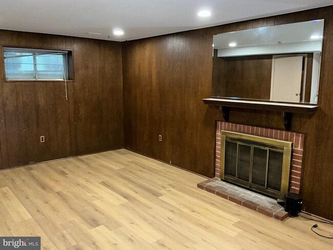 Building Photo - 303 Charlton Ct