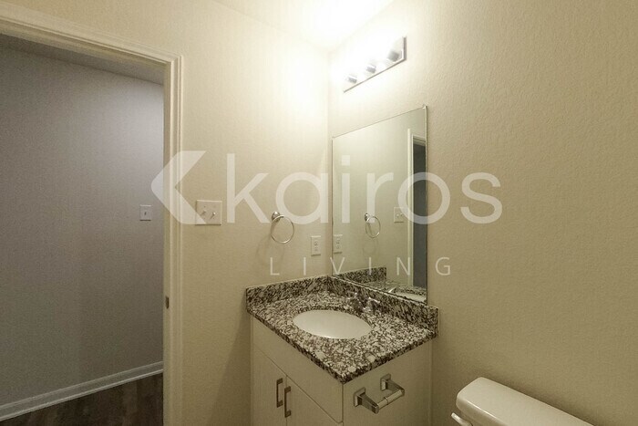 Building Photo - 204 Wild Oak