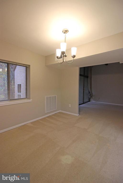 Building Photo - 1662 Parkcrest Cir