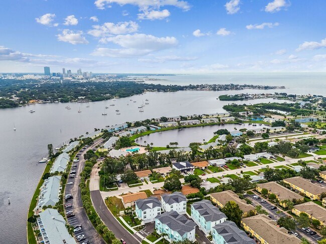 Building Photo - A charming coastal townhouse, just minutes from downtown St. Pete!