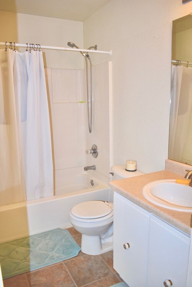 Building Photo - Beautiful 3 Bedroom/ 2.5 Bathroom Home in Northglenn Available May!!