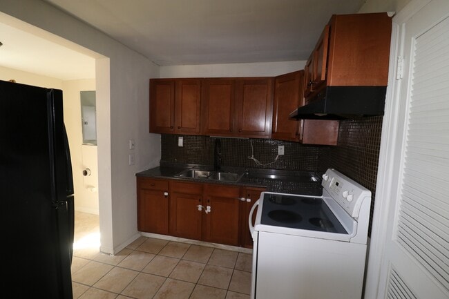 Building Photo - 504 Sequoyah Dr