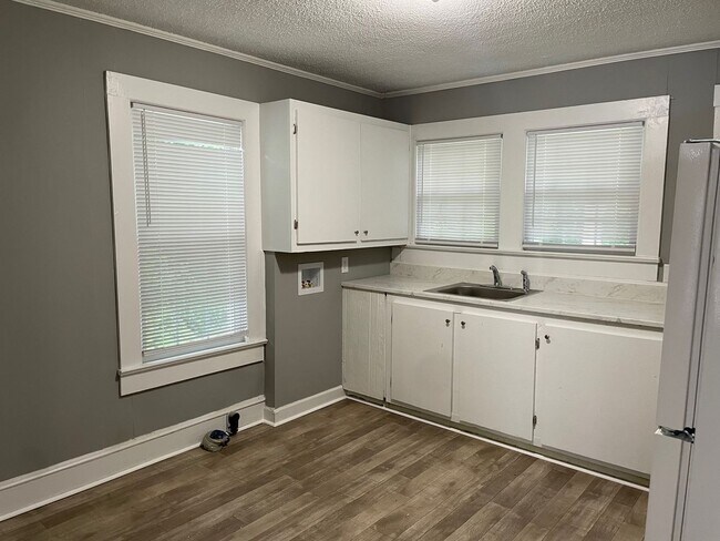 Building Photo - 383