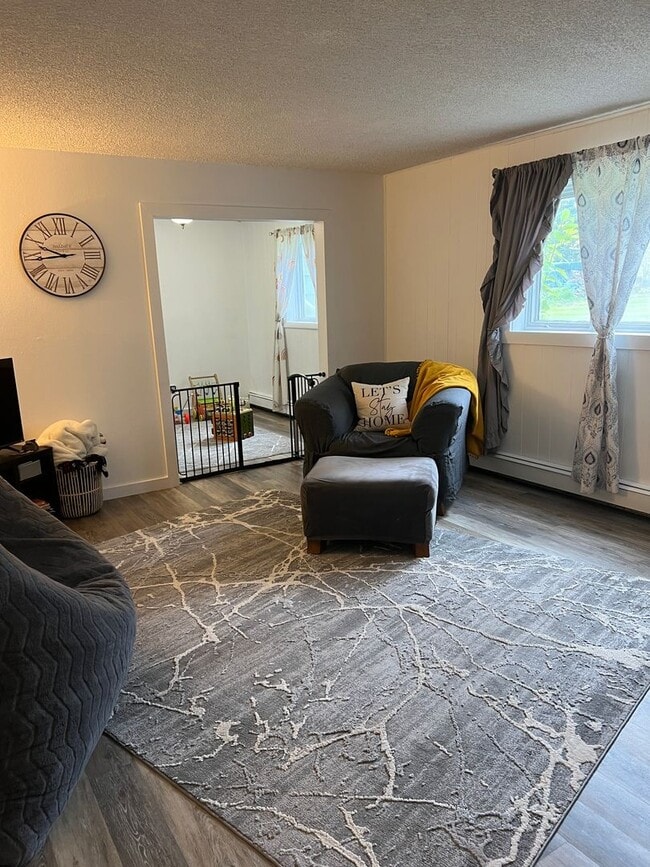 Building Photo - Duplex-Lower Unit in Aurora Subdivision