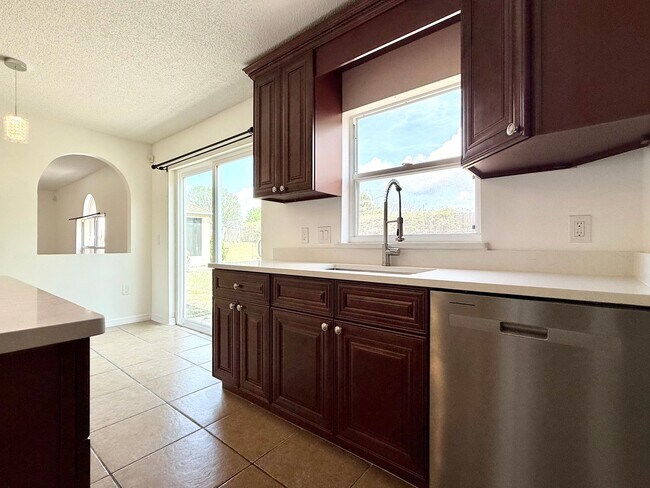 Building Photo - The perfect haven - 4Bedrooms / 2.5Bath family home at Orlando!