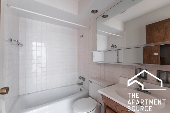 Building Photo - 6011 N Winthrop Ave