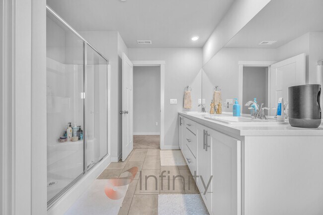 Building Photo - 8943 SW Vermillion Dr