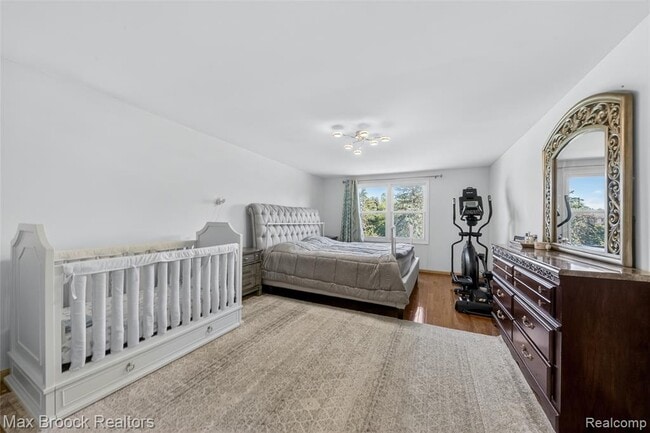 Building Photo - 30118 Kingsway Dr