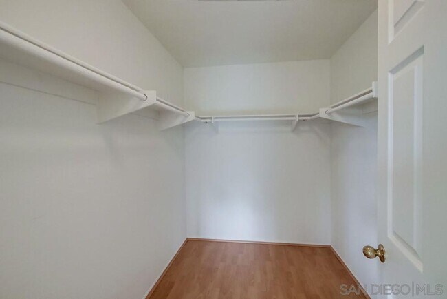 Building Photo - 2-bed, 2-bath Condo in San Diego's Linda Vista/Fashion Valley Area.