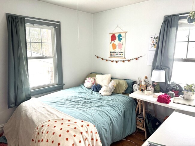 Building Photo - 6BR/2.5BA Prime Location Next to Camp Randall
