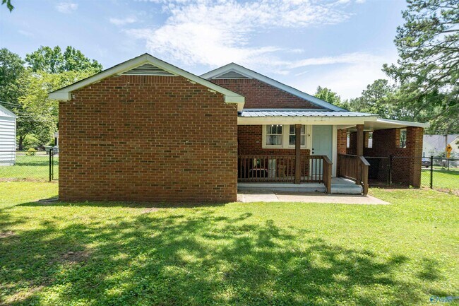Building Photo - 2820 Union Dr NW