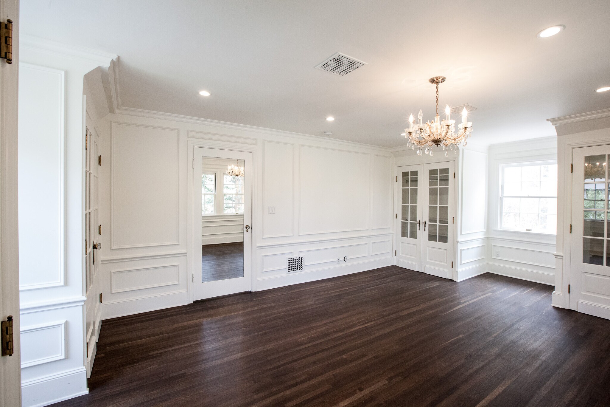 Building Photo - 3915 Benedict Canyon Dr