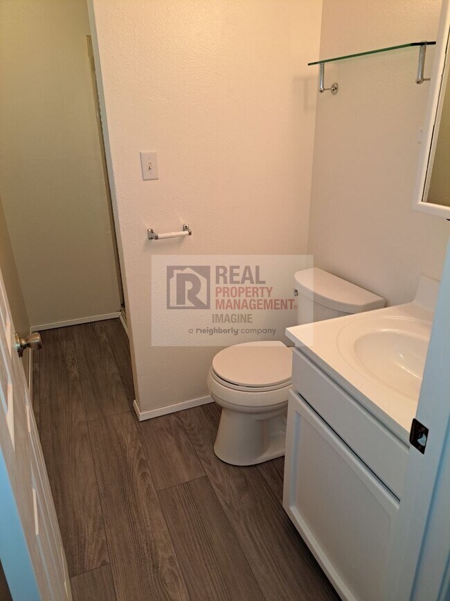 Building Photo - Newly Updated 3 Beds, 2 Bath Home on Quiet Street