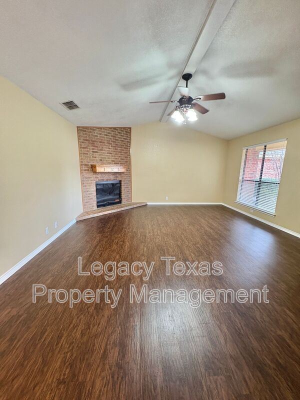 Building Photo - 1208 Lindsey Ln