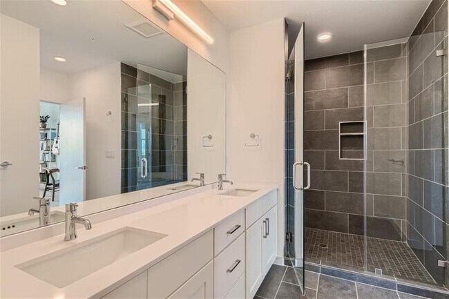 Building Photo - 900 S 1st St