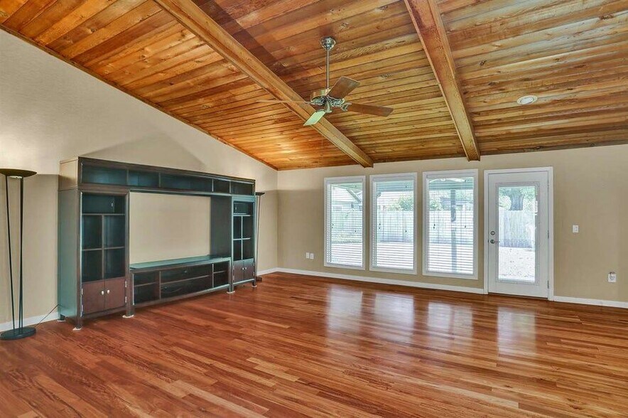 Building Photo - 1011 Mcdale Ln