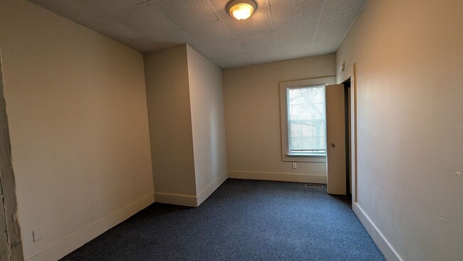 Building Photo - 3BR/2BA -- Deck, Separate Dining Room, In-Unit Laundry