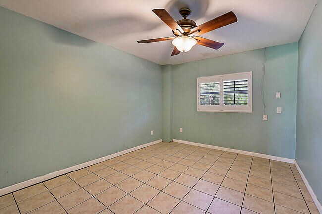 Building Photo - 12812 Raymond Dr