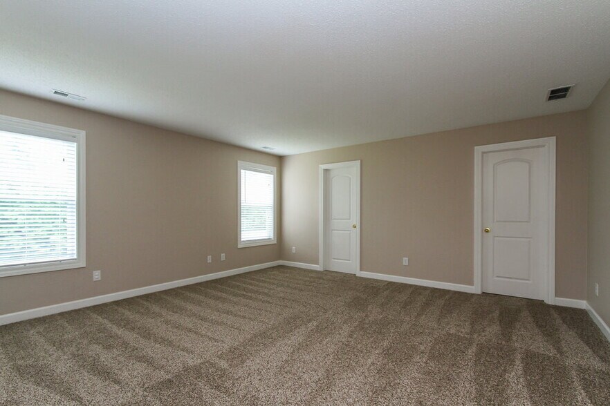 Building Photo - 5834 Long Lake Ln.