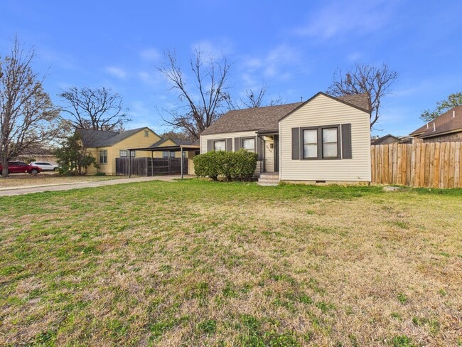 Building Photo - 1307 NW Maple Ave