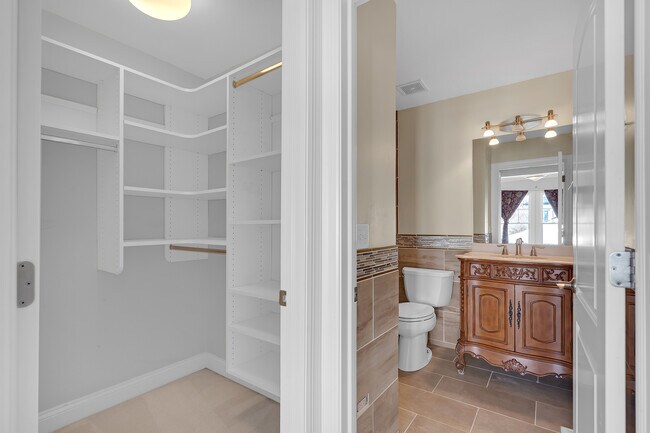 Building Photo - 7242 Greywall Ct