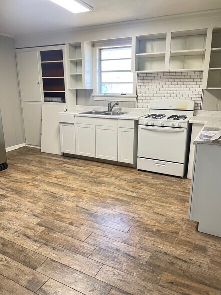 Building Photo - 34309 Pinetree Dr