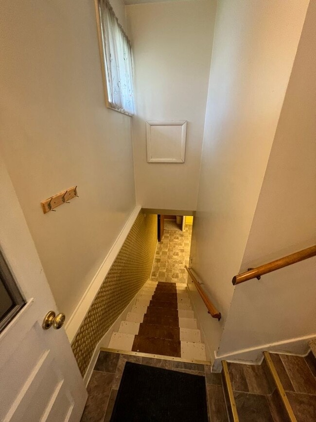 Building Photo - 429 E Pine St