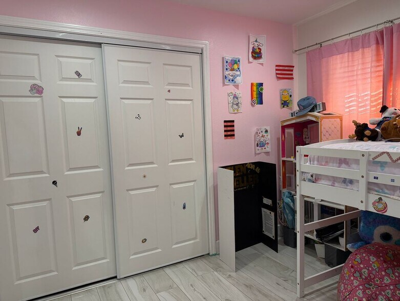 Building Photo - 1490 Sierra Madre Dr