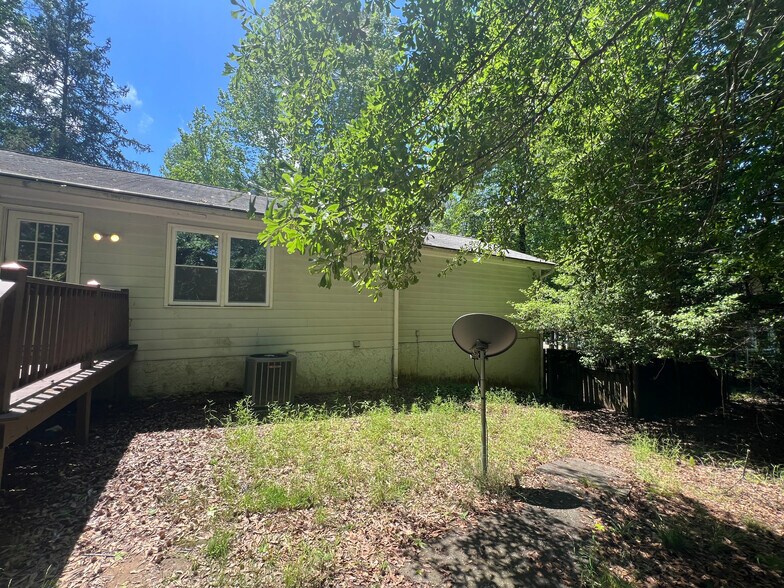 Building Photo - Room in House on Hillboro Cir SW