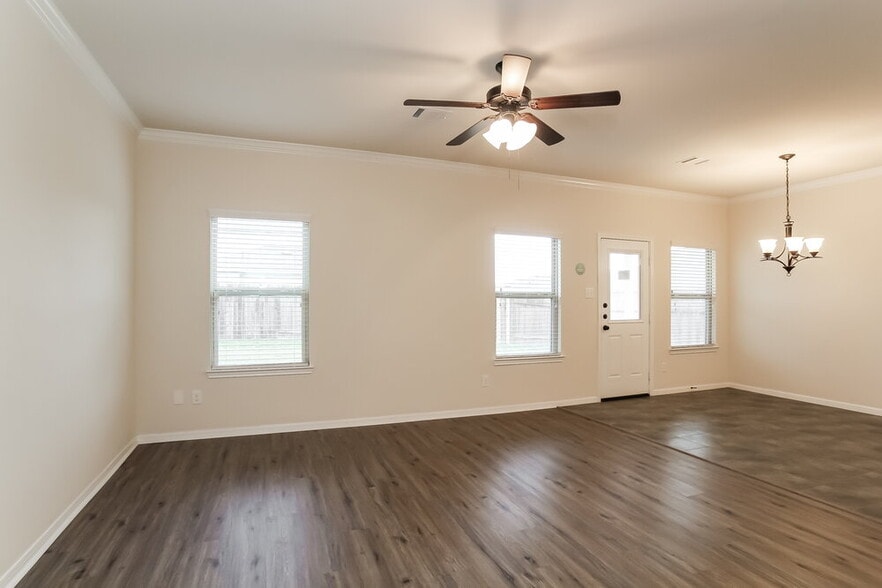 Building Photo - 9222 Chloe Dr