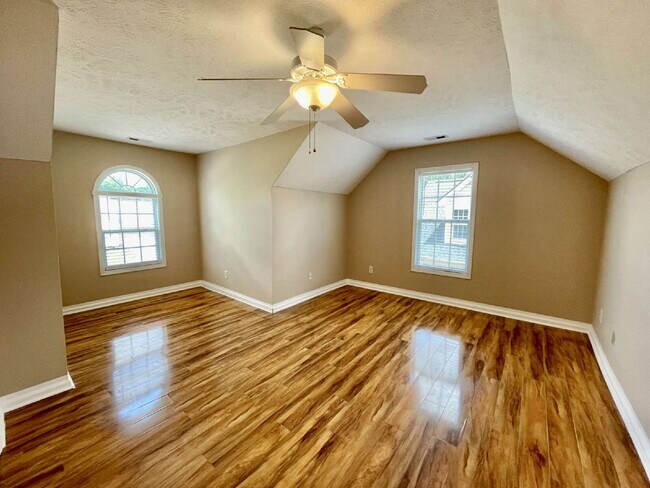 Building Photo - Spacious 4-Bed Haven With 2.5 Baths In Jack Britt District!