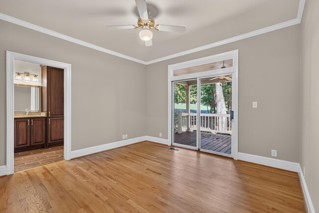 Building Photo - 113 7 Oaks Way
