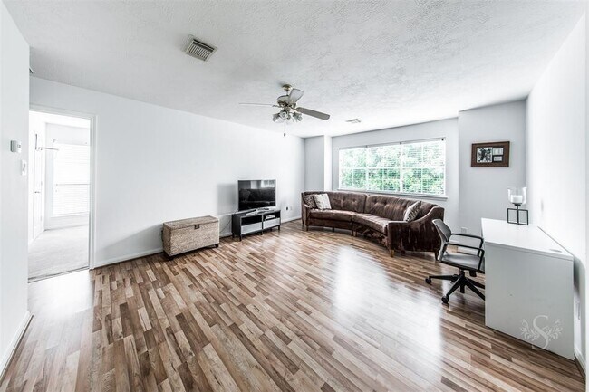 Building Photo - 2211 Merrill Hills Cir