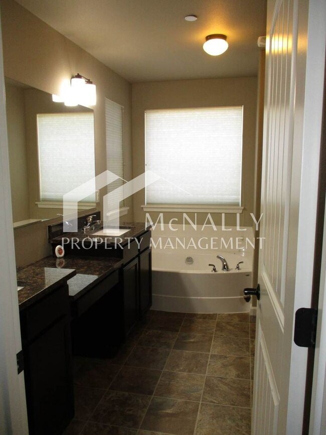 Building Photo - Lovely 4 bedroom 3 bath home in South Kitsap