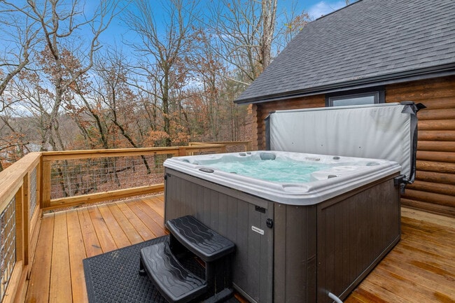 Building Photo - 19412 Pinecrest Ln