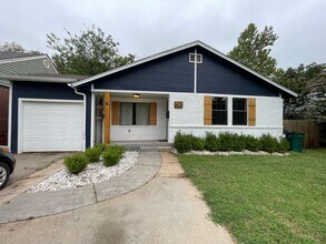 Building Photo - 4 Bedroom main house 2 bedroom guest house