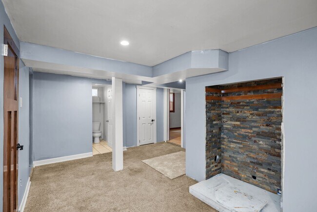 Building Photo - East Valley Home With Large Yard!