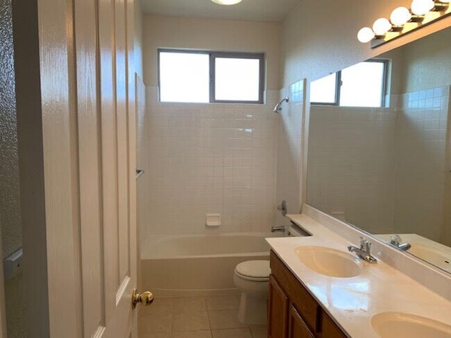 Building Photo - Five Bedroom Home In gated Serrano