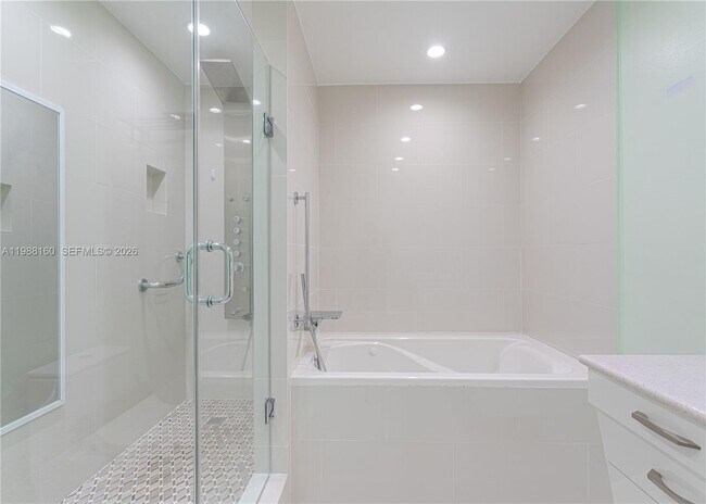 Building Photo - 231 Poinciana Island Dr