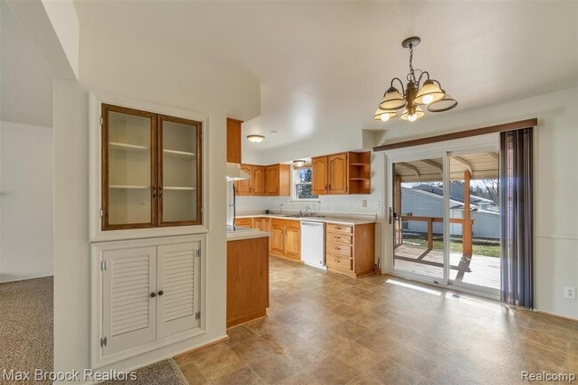 Building Photo - 1102 Davenport Dr