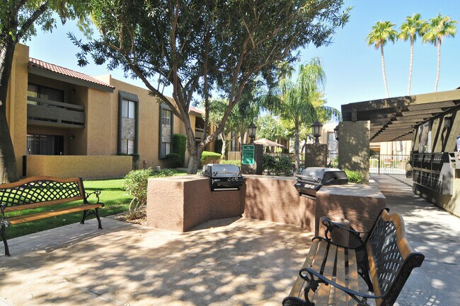 Building Photo - Furnished Scottsdale One Bedroom Condo For...