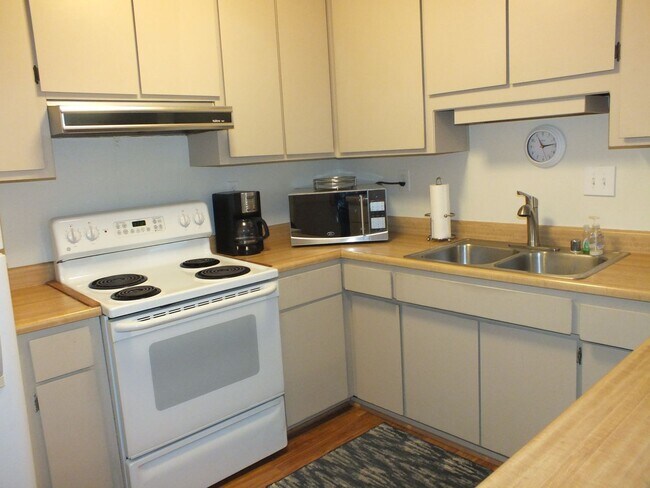 Building Photo - Rescue 2/2 1050 sf home with garage and yard!