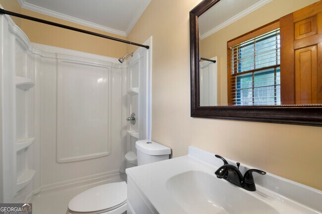 Building Photo - 104 Lake Somerset Dr NW