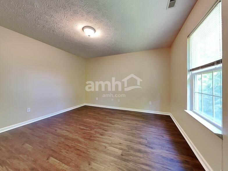 Building Photo - 6739 Shanghai Cir