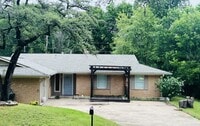 Building Photo - 701 Topeka Dr
