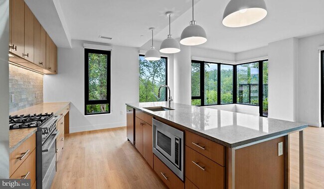 Primary Photo - 10511 Strathmore Hall St