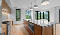 Building Photo - 10511 Strathmore Hall St