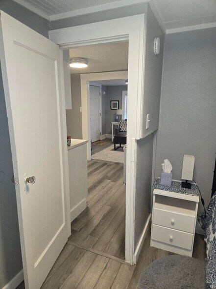 Building Photo - 1213 5th St