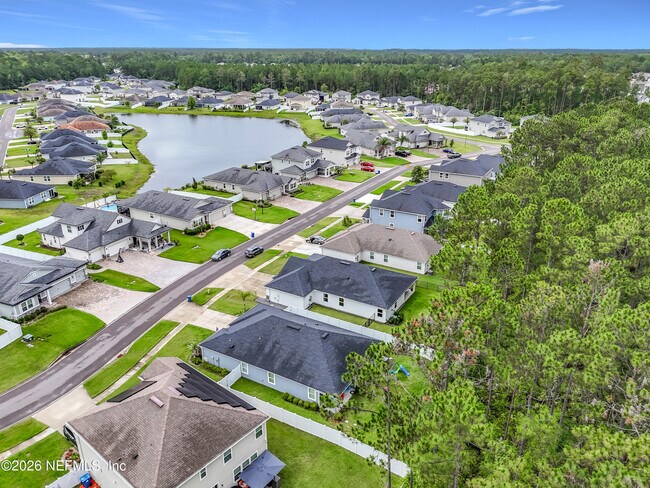 Building Photo - 826 Flach Dr