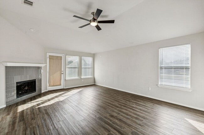 Building Photo - Rare 3BR Single-Family Home w/ 2-Car Garage, Fiber Internet & All Appliances – Near Little Elm Lake